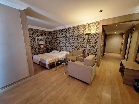https://images.etstur.com/imgproxy/resize/2560x1440/files/images/hotelImages/etsrooms/197/Letoile_Beach_Hotel_20250723173700_8.jpeg