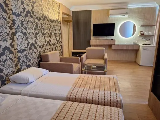 https://images.etstur.com/imgproxy/resize/2560x1440/files/images/hotelImages/etsrooms/197/Letoile_Beach_Hotel_20250723173700_9.jpeg