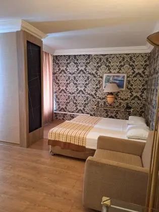 https://images.etstur.com/imgproxy/resize/2560x1440/files/images/hotelImages/etsrooms/197/Letoile_Beach_Hotel_20250723173701_13.jpeg