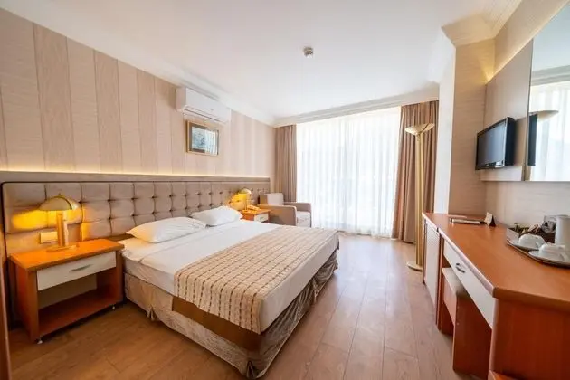 Standart Kara Manzaralı Oda