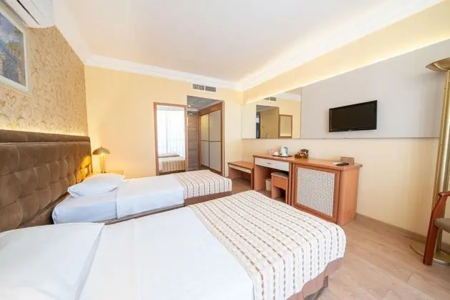 Standart Kara Manzaralı Oda