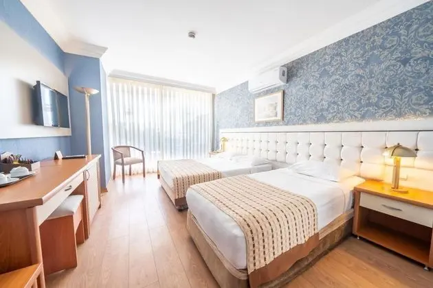 Standart Kara Manzaralı Oda