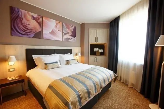 Luxury Oda