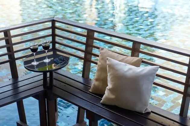 Pool Access LaZzzzz Suite
