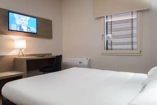 Panoramic Tek Büyük veya İki Ayrı Yataklı Oda