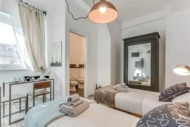 Tek Büyük veya İki Ayrı Yataklı Oda, Banyolu/Duşlu