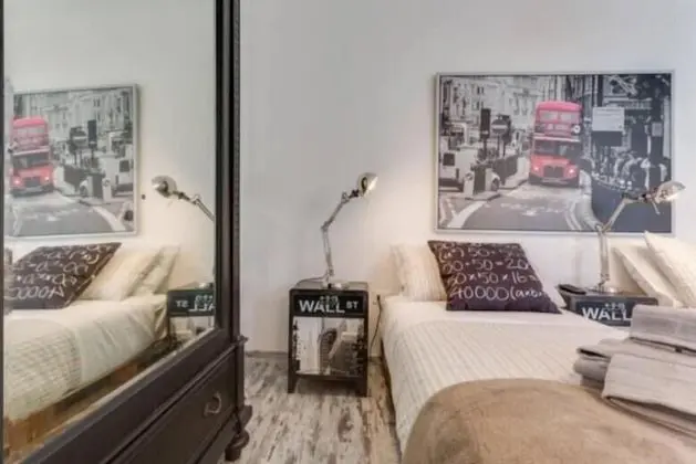 Tek Büyük veya İki Ayrı Yataklı Oda, Banyolu/Duşlu