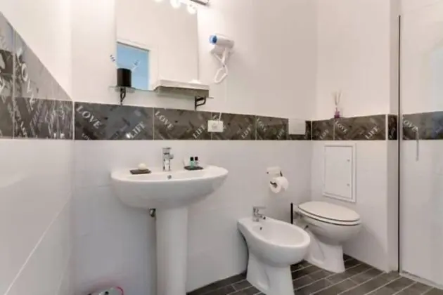 Tek Büyük veya İki Ayrı Yataklı Oda, Banyolu/Duşlu