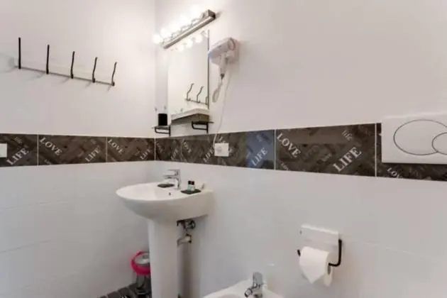 Tek Büyük veya İki Ayrı Yataklı Oda, Banyolu/Duşlu