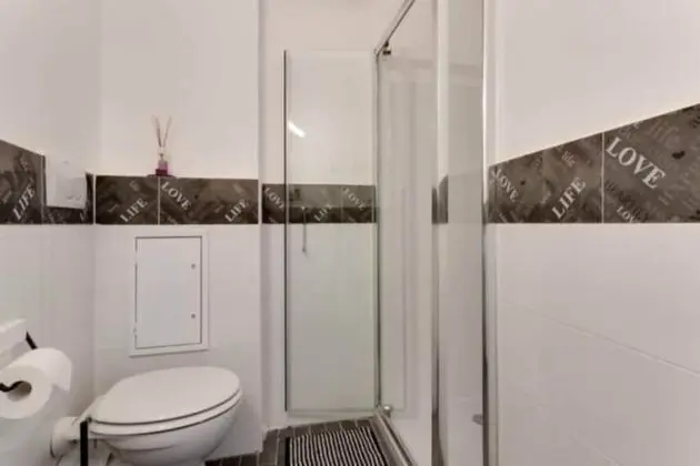 Tek Büyük veya İki Ayrı Yataklı Oda, Banyolu/Duşlu