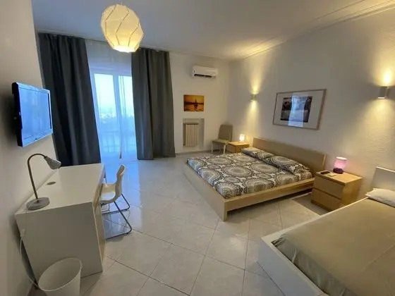 Superior Üç Kişilik Oda, Havuz Manzaralı