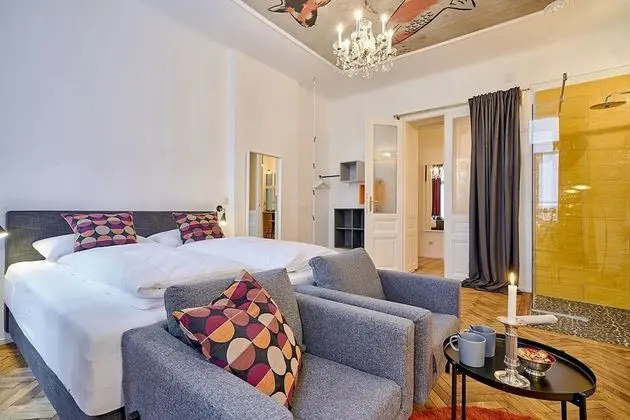 Tek Büyük Yataklı Oda, Balkon (Koi)