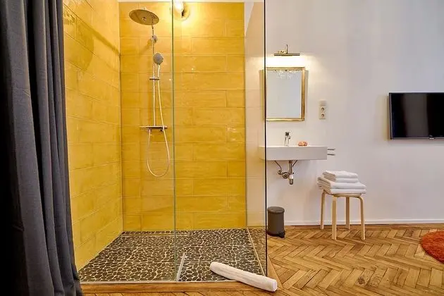 Tek Büyük Yataklı Oda, Balkon (Koi)