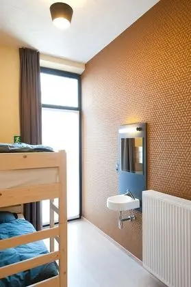 Ortak Ranzalı Oda, Ortak Banyo