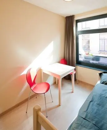 Tek Büyük veya İki Ayrı Yataklı Oda, Ortak Banyo