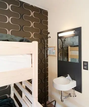 Tek Büyük veya İki Ayrı Yataklı Oda, Ortak Banyo