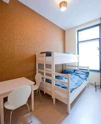Tek Büyük veya İki Ayrı Yataklı Oda, Ortak Banyo