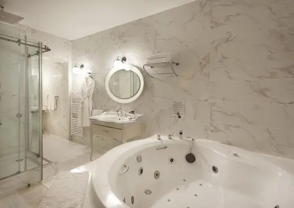 Deluxe Jakuzili Suite,Kara Manzaralı