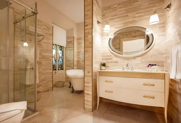 Suite,Kara Manzaralı