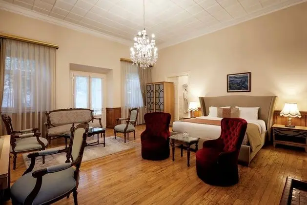 Suite,Kara Manzaralı