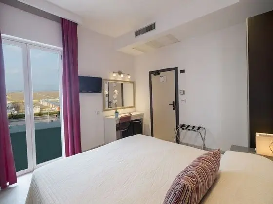 Tek Büyük veya İki Ayrı Yataklı Oda, Deniz Manzaralı