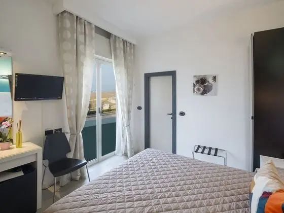 Tek Büyük veya İki Ayrı Yataklı Oda, Deniz Manzaralı