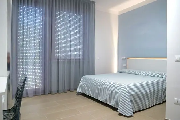 Tek Büyük Yataklı Oda, Balkon (Aragosta Rossa)