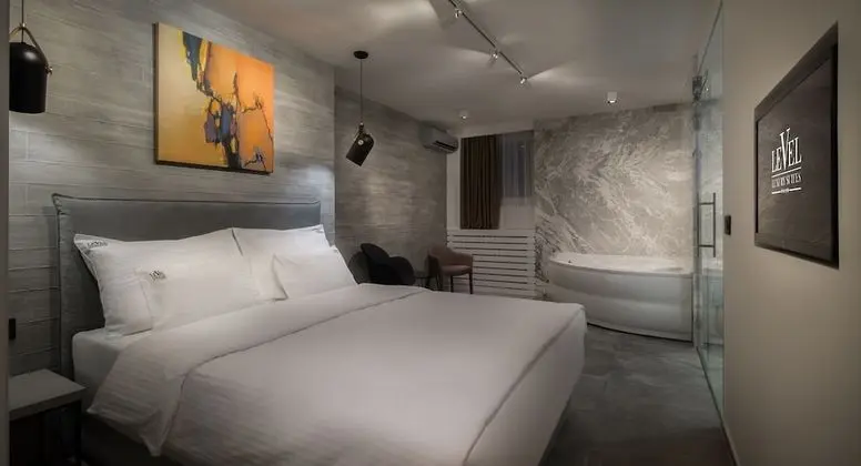 Deluxe Tek Büyük Yataklı Oda (with Jacuzzi)