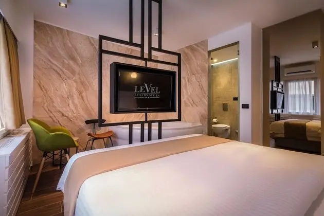 Deluxe Tek Büyük Yataklı Oda (with Jacuzzi)