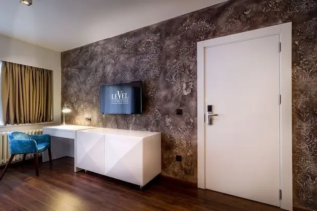 Junior Suite (with Jacuzzi)