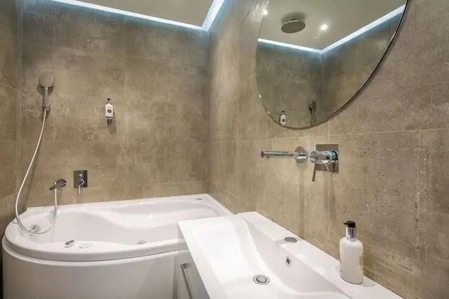 Junior Suite (with Jacuzzi)