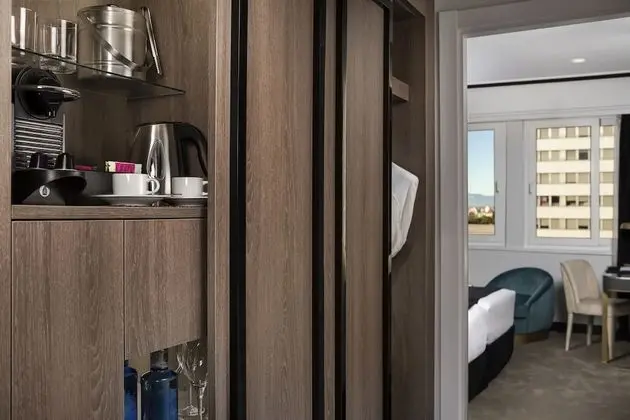 The Level, Deluxe Oda