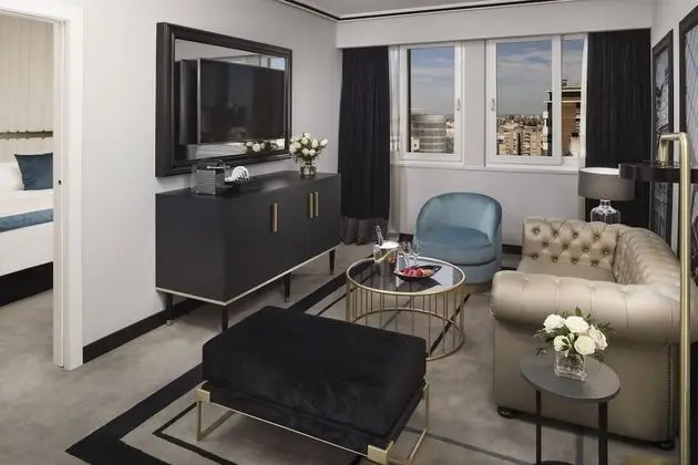 The Level, Junior Süit