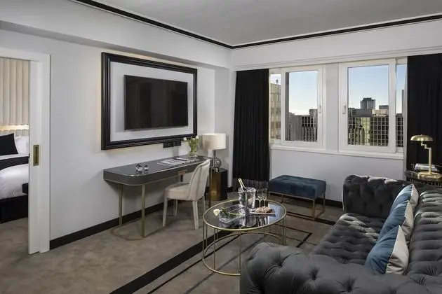 The Level, Junior Süit