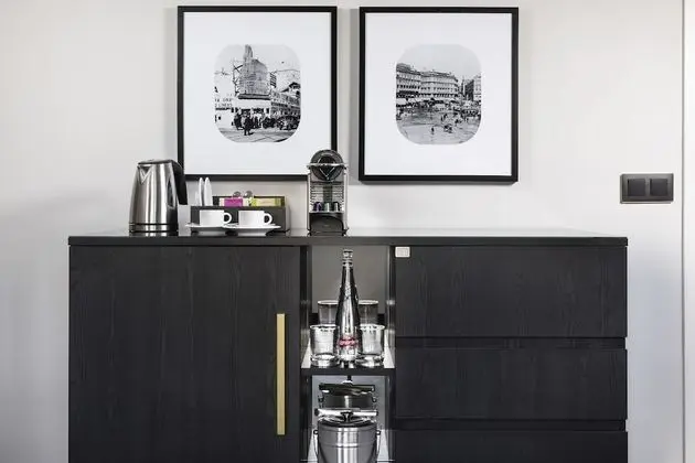 The Level, Junior Süit