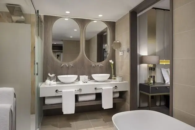 The Level, Junior Süit