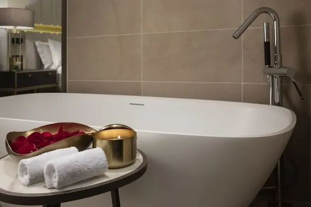 The Level, Junior Süit