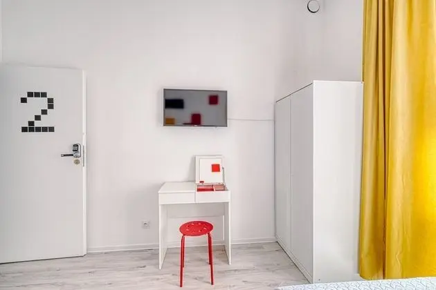 İki Ayrı Yataklı Oda, Ortak Banyo