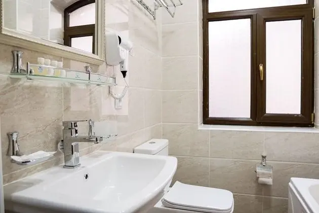 Luxury Oda