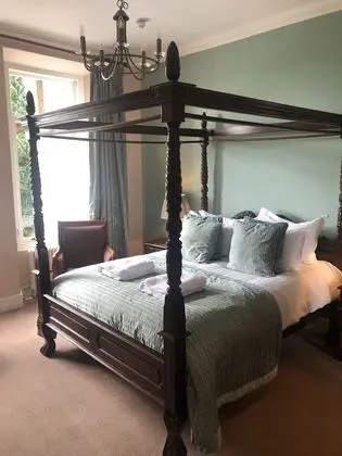 Büyük Yataklı Tek Kişilik Oda