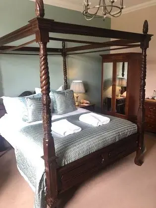 Büyük Yataklı Tek Kişilik Oda