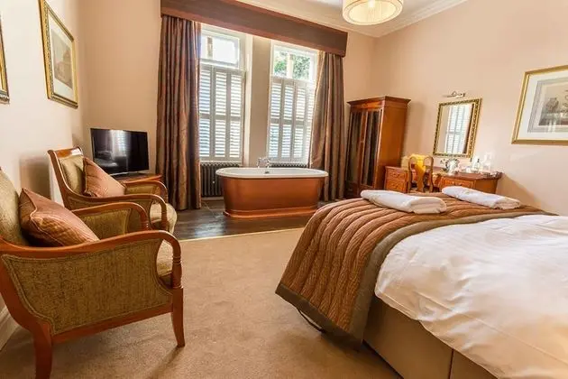 Büyük Yataklı Tek Kişilik Oda