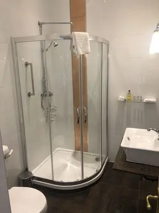 Büyük Yataklı Tek Kişilik Oda