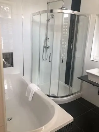 Büyük Yataklı Tek Kişilik Oda