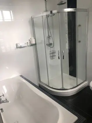 Büyük Yataklı Tek Kişilik Oda