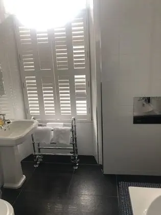 Büyük Yataklı Tek Kişilik Oda