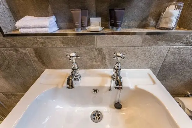 Büyük Yataklı Tek Kişilik Oda