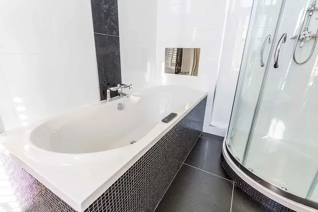 Büyük Yataklı Tek Kişilik Oda