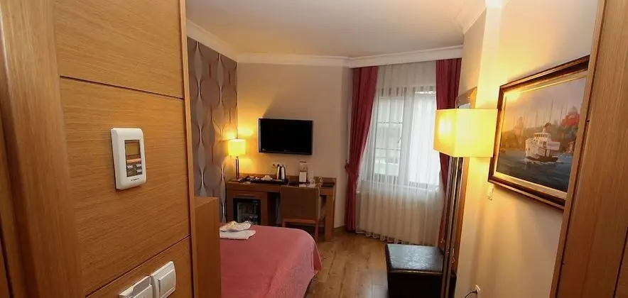 Standard Büyük Yataklı Tek Kişilik Oda