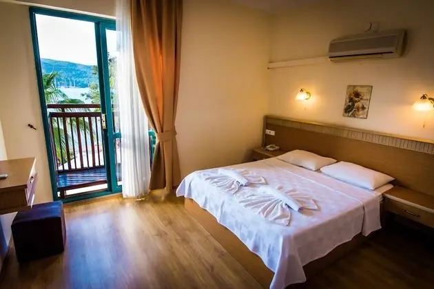 Deluxe Tek Büyük Yataklı Oda, 1 Çift Kişilik Yatak, Balkon, Deniz Manzaralı